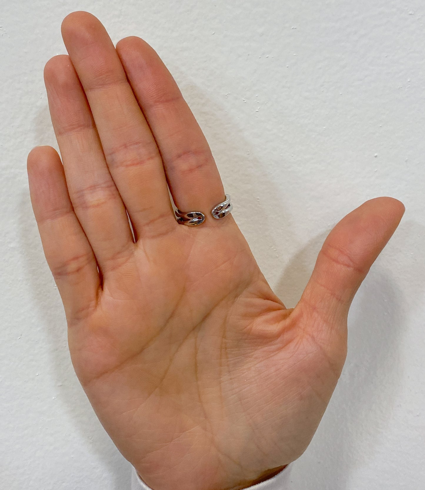 Anillo SUL Plateado Ajustable (Talla 5-6)