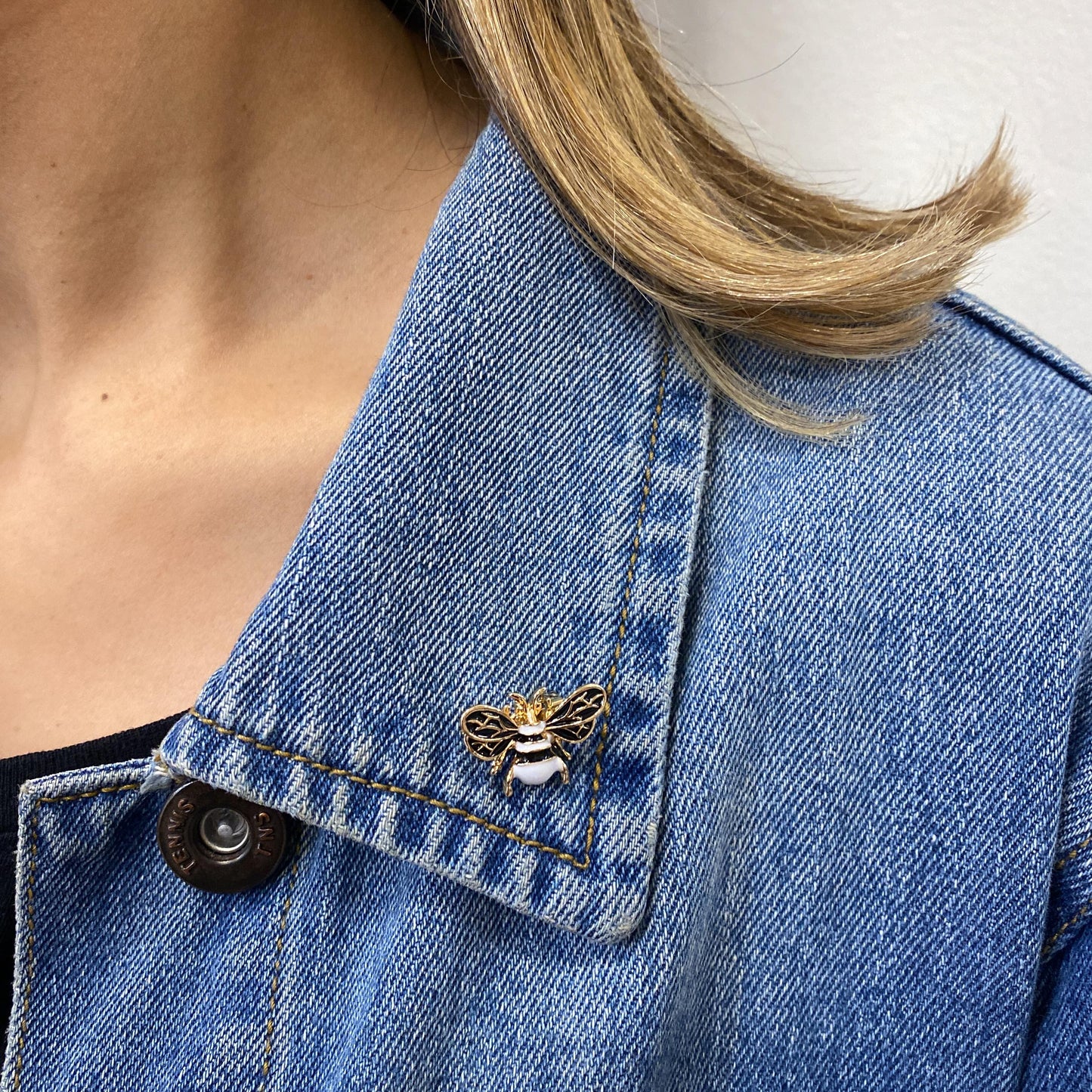 Prendedor NEJU Blanco