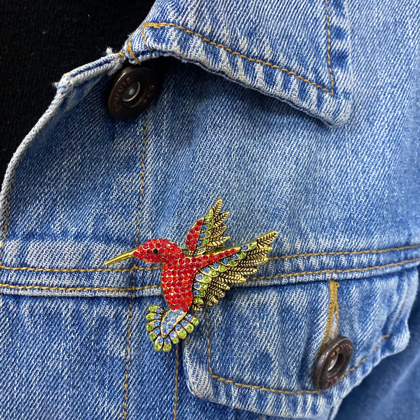 Prendedor ALKOM Rojo