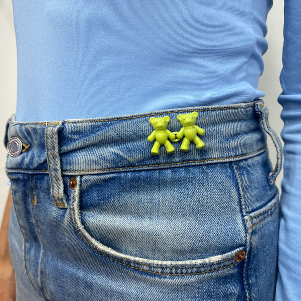Pin OSHU 🐻 (Ajustador de Pantalón y Pin)
