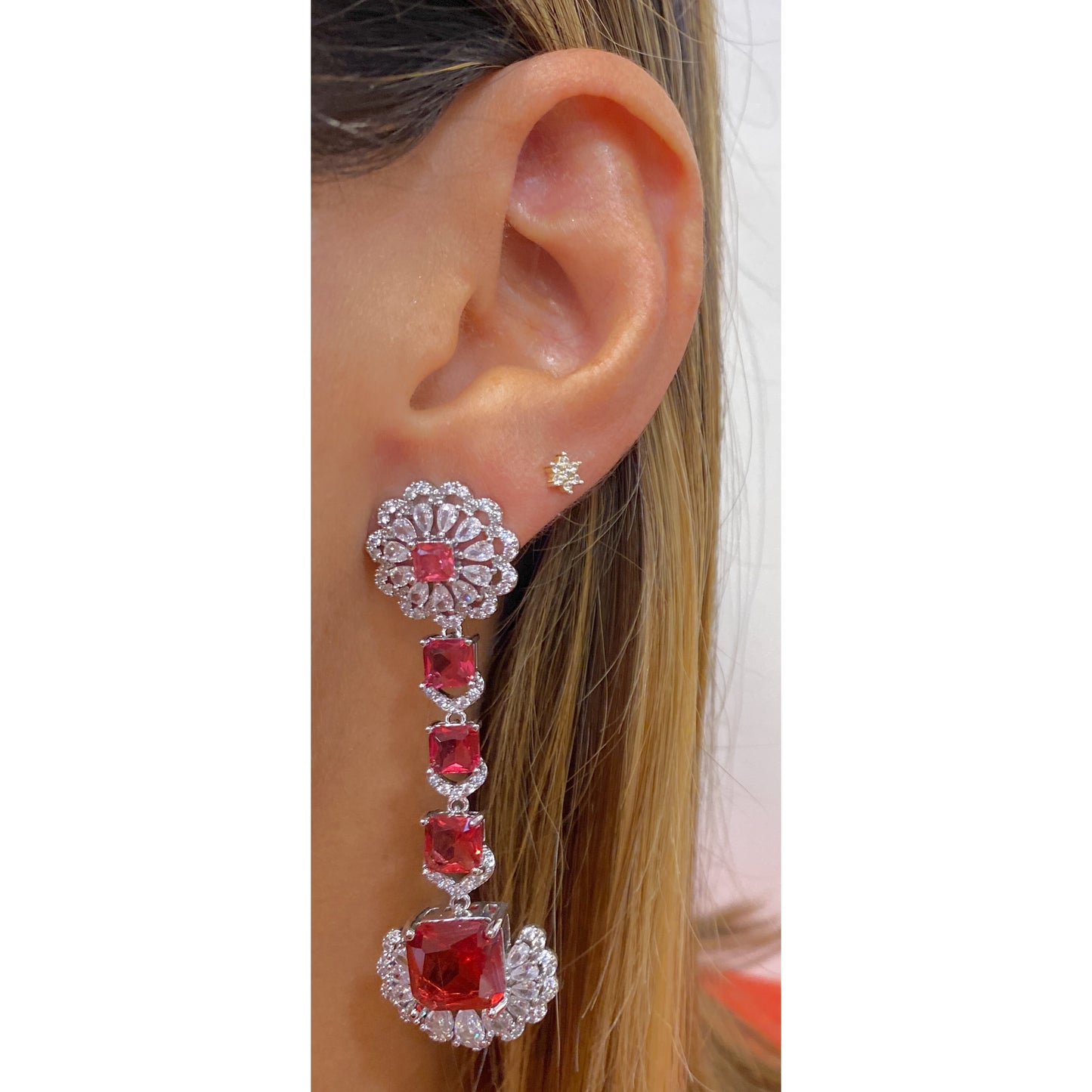 Aretes ZUGON Color Rubí