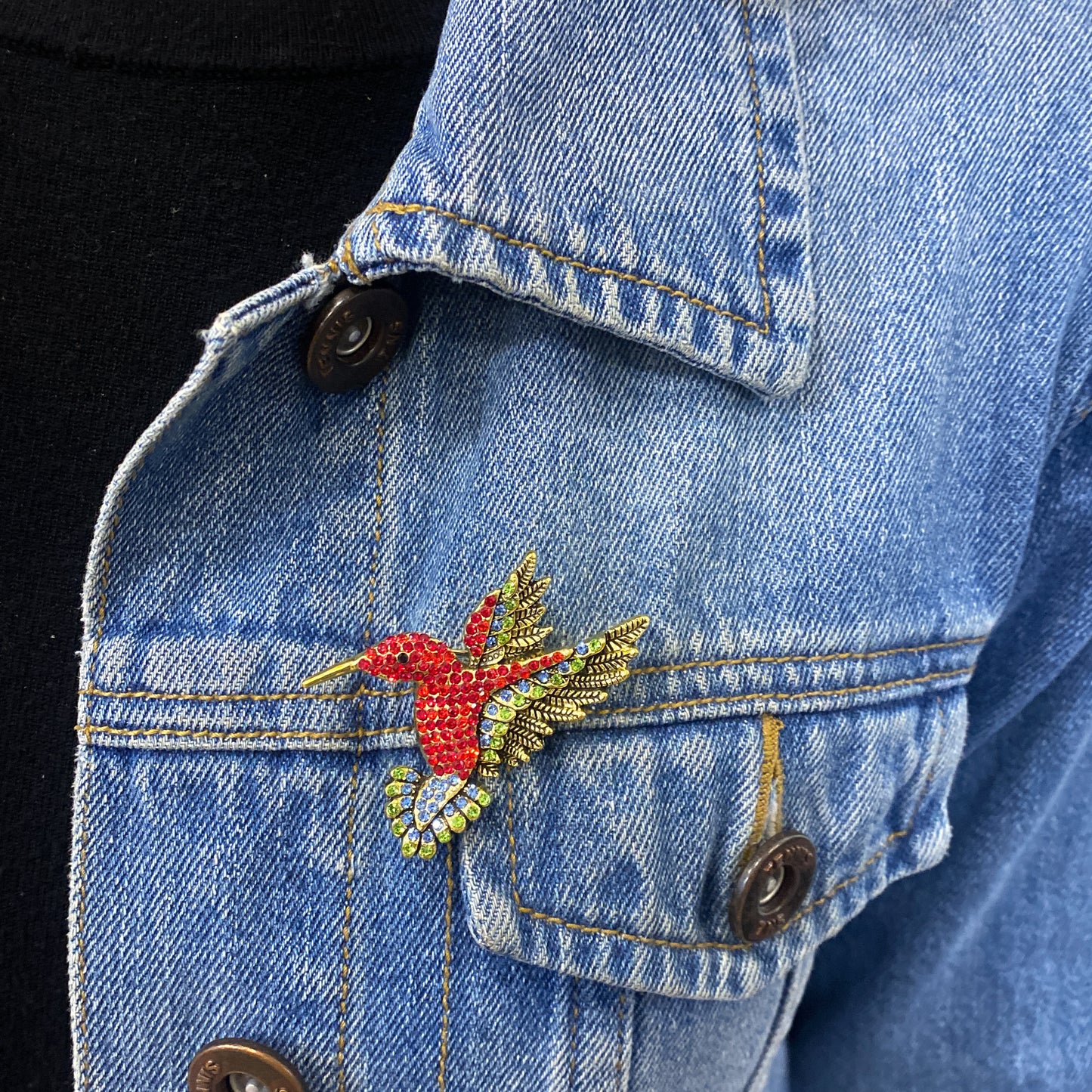 Prendedor ALKOM Rojo