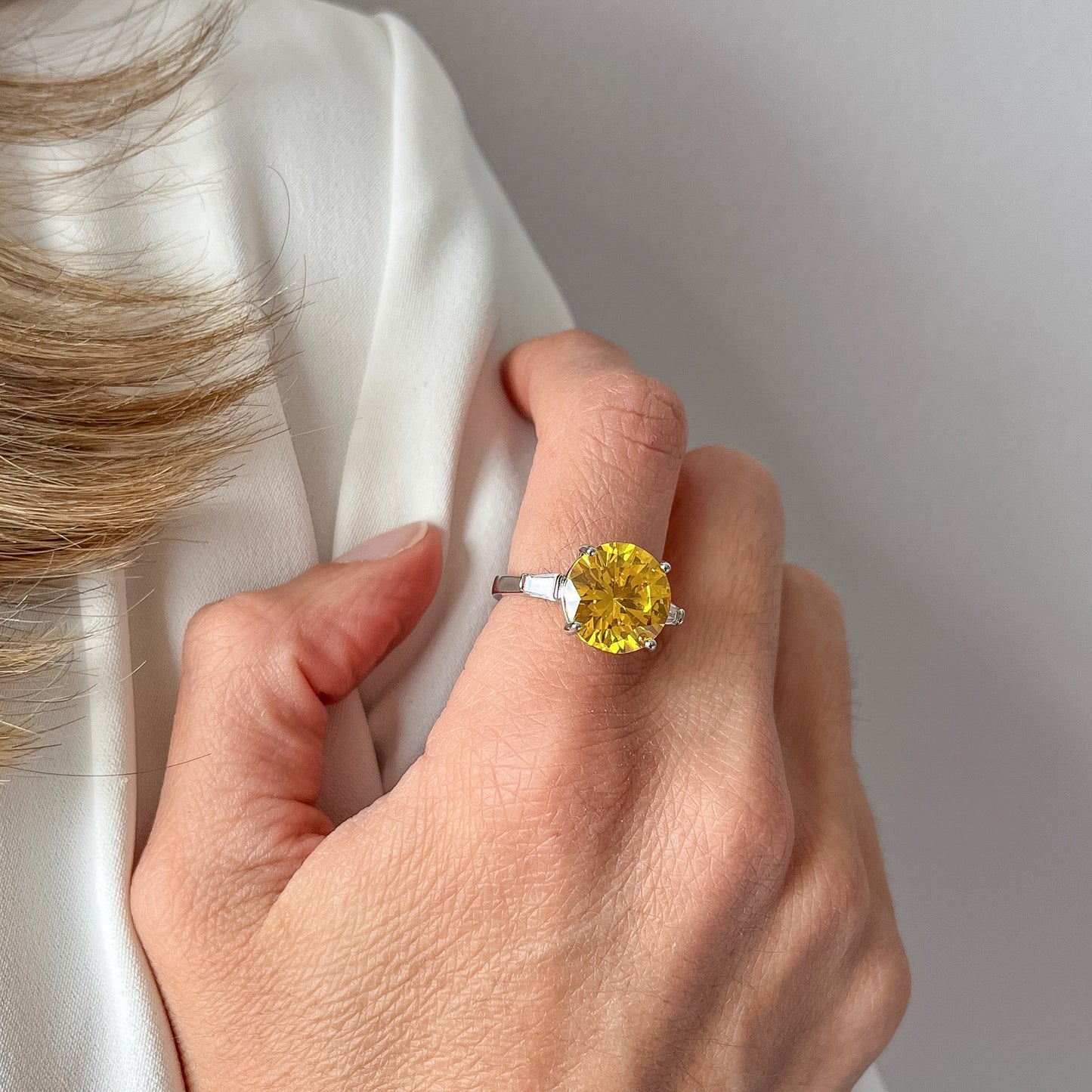 Anillo VALIP Amarillo Ajustable (Talla 7-8)