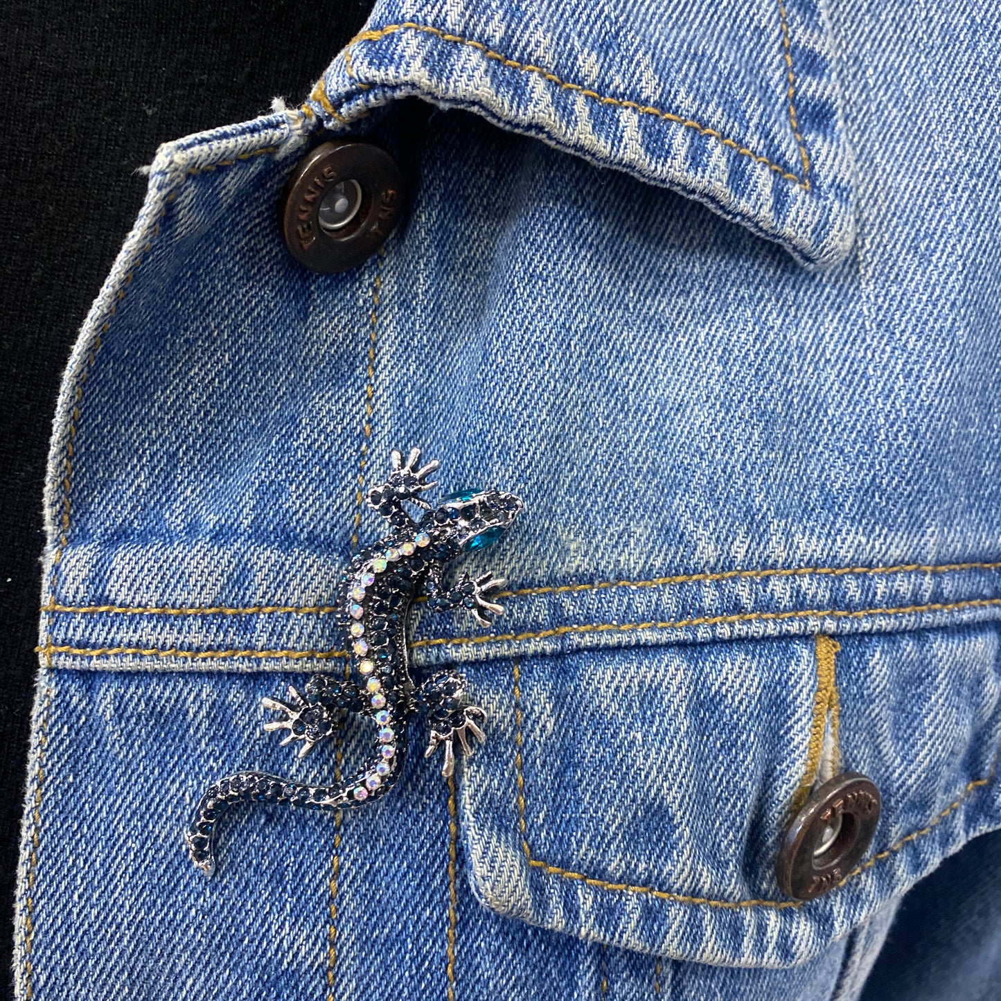 Prendedor ATIK Azul Oscuro 🦎