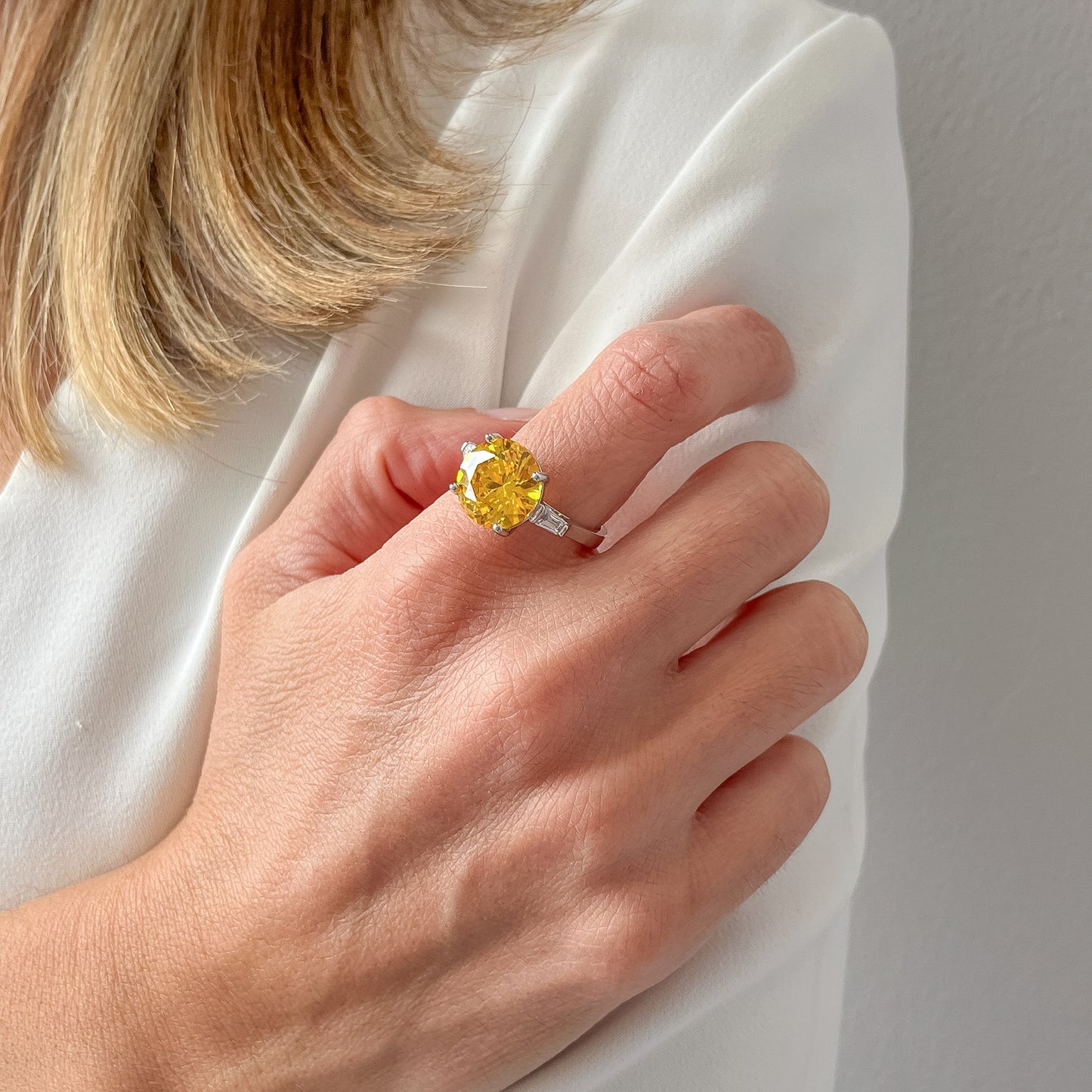 Anillo VALIP Amarillo Ajustable (Talla 7-8)