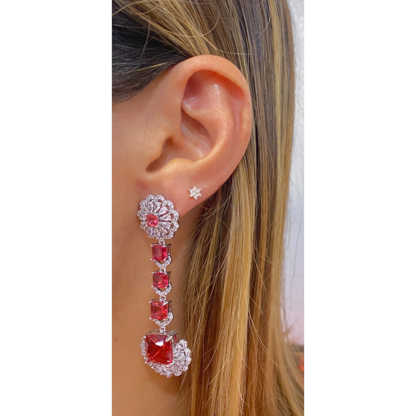 Aretes ZUGON Color Rubí