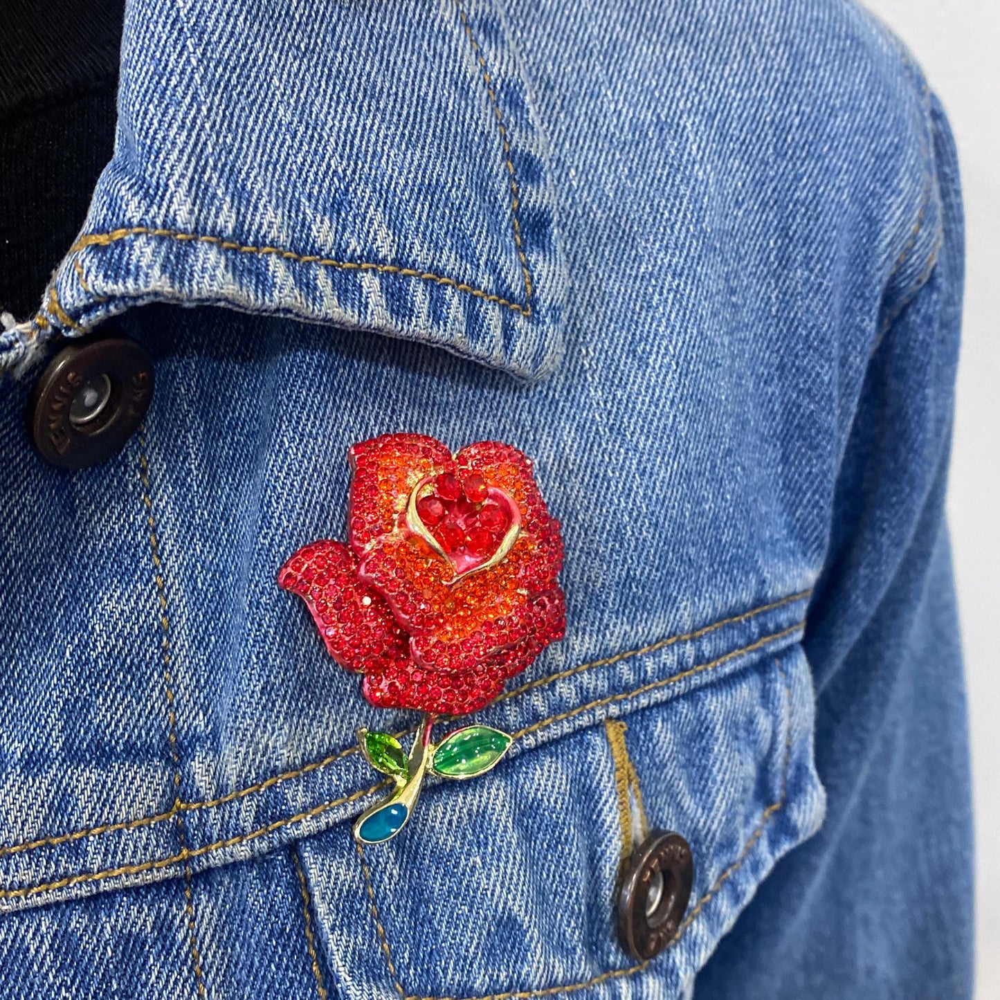 Prendedor ZURI Rojo ❤️