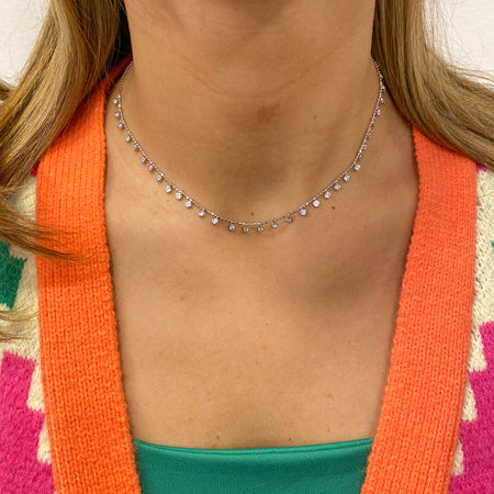 Collar NEGU Plateado ( 3.5 x 3 cms )