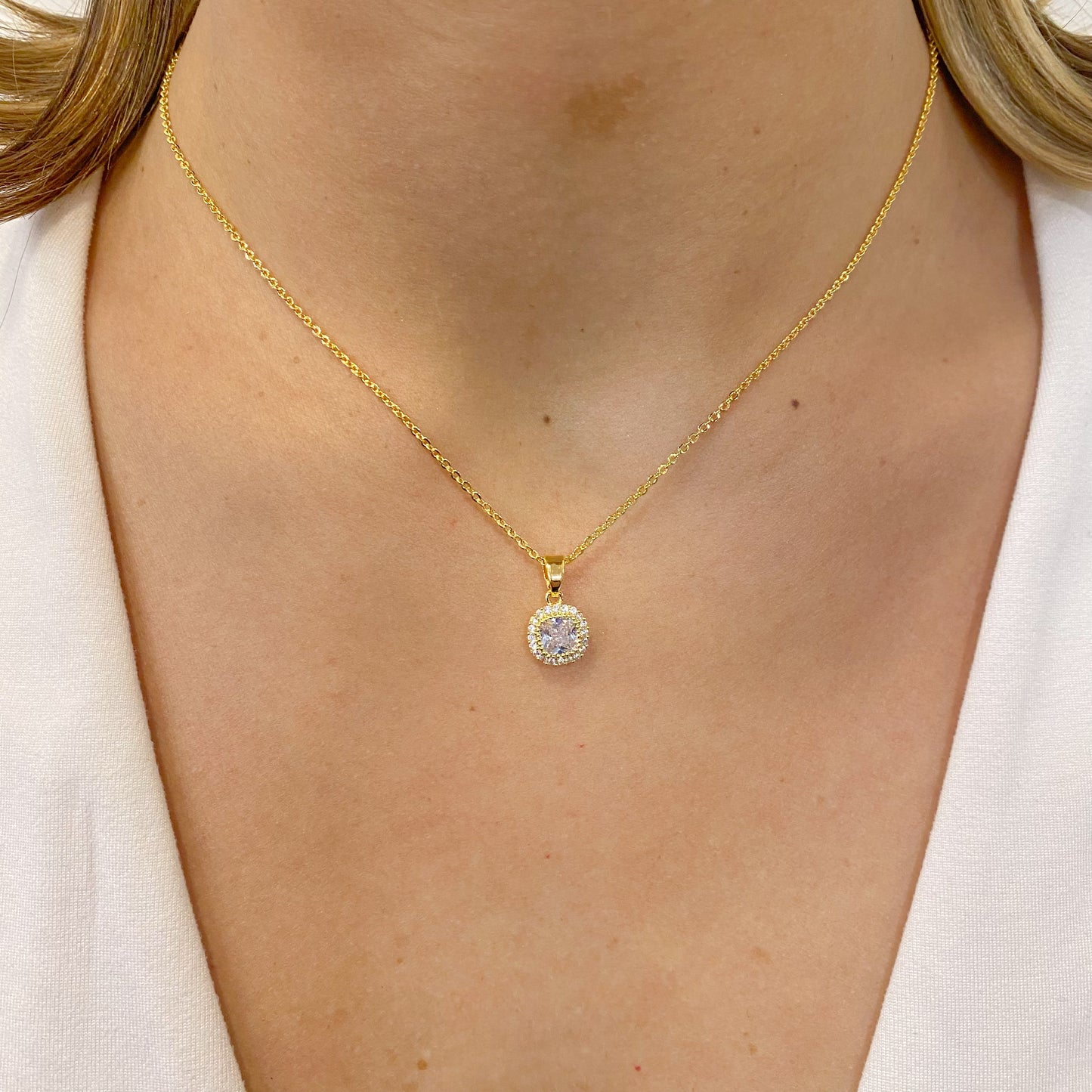 Dúo NAIKA Dorado ( Aretes + Collar )