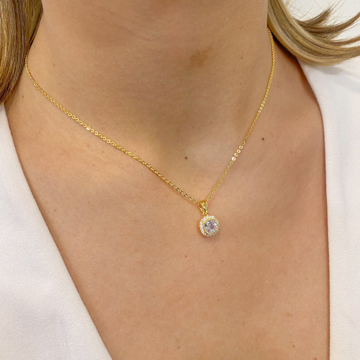 Dúo NAIKA Dorado ( Aretes + Collar )