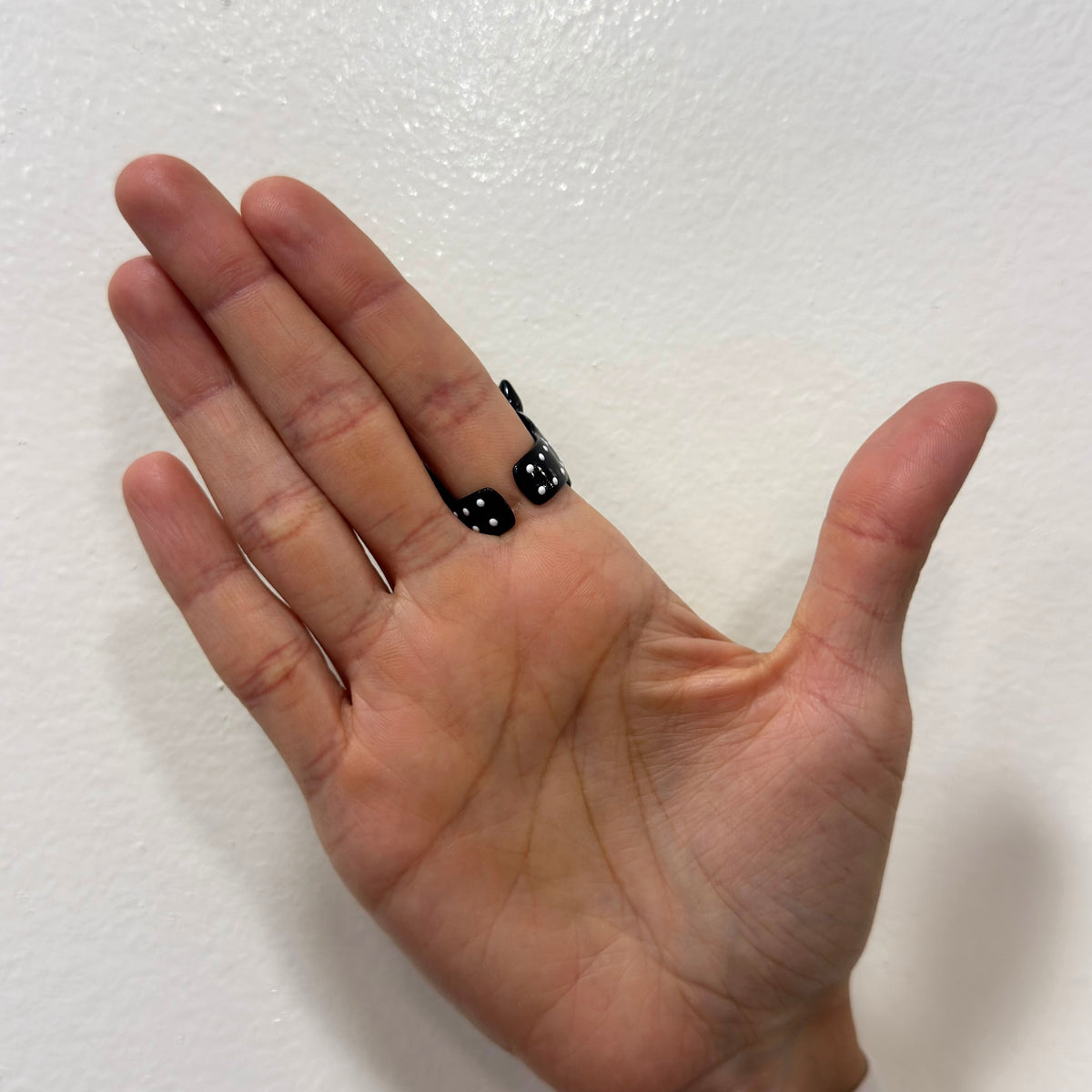 Anillo LUVIP Negro Ajustable (Talla 8-9)