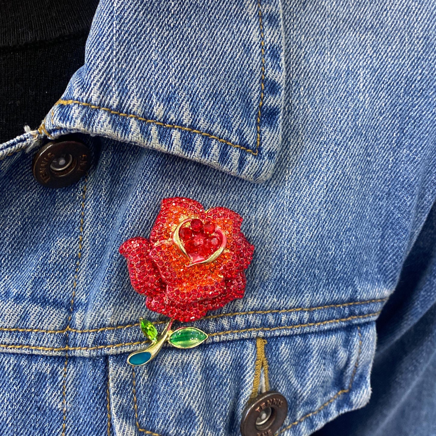 Prendedor ZURI Rojo ❤️